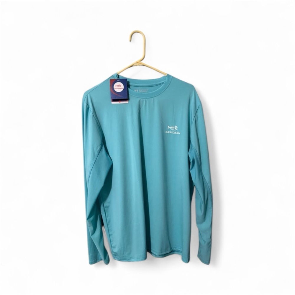 NWT Bassdash Performance Apparel Long Sleeve Shirt Men’s Medium
